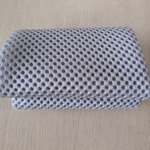Trung Quốc 100% Polyester Warp vải dệt kim thoáng khí không thấm nước bánh sandwich lưới không khí cho giày Túi vv nhuộm-khuôn Mẫu chàng trai cô gái Đồ chơi - Product Image 6