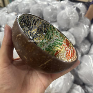 Bol en coquille de noix de coco unique fait à la main avec intérieur laqué | Bol cadeau écologique naturel pour événements, décoration et repas - Product Image 5