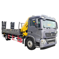 Camion grue SINOTRUK HOWO avec rampe de chargement hydraulique pliable SQ6.3ZK2Q, grue mobile 6,3T à vendre