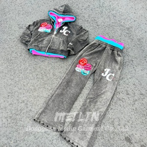 Ensemble de jogging vintage personnalisé, deux pièces, comprenant un sweat à capuche zippé triple couche effet délavé et un pantalon de survêtement, avec patchs effet vieilli, pour homme - Product Image 1