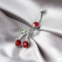 Anneau de nombril élégant en acier inoxydable serti de diamants, clou de nombril géométrique en forme de cerise, bijou piercing exquis pour femme