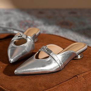 Sandali da donna in <span class=keywords><strong>argento</strong></span> di lusso con tacco basso con motivo leopardato di alta qualità con bottone sottoveste - Product Image 6