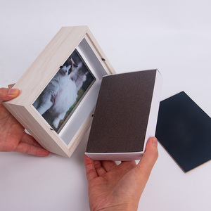Set di Cornici Fotografiche Moderne e Eleganti in Argilla e Schiuma Fatte a Mano per Impronte di Gatti, Cani, Neonati, Ricordi, Souvenir, Urne per Animali Domestici - Product Image 5