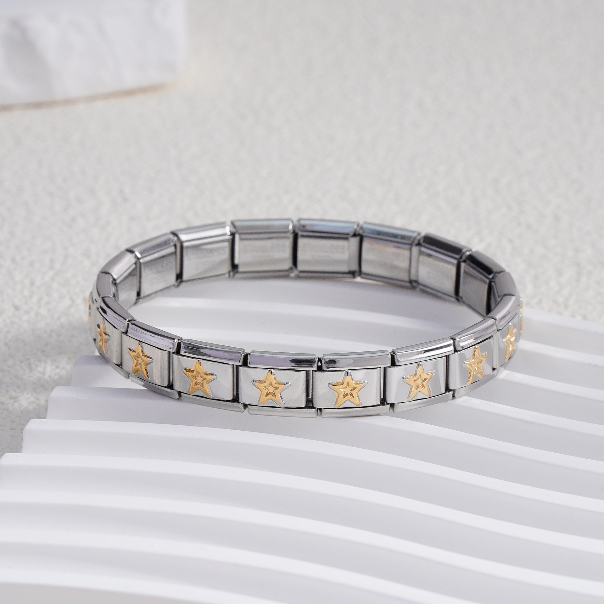 Étoile creuse à cinq branches, centre doré, BD-224