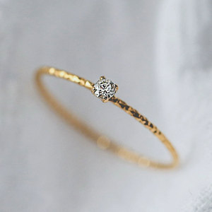 Anello Minimalista Impilabile dal Design Semplice per Donne - Product Image 5