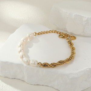 Pulsera y Brazaletes de Moda para Mujer en Acero Inoxidable 316L de Lujo, Chapados en Oro de 14k y 18k, con Perlas Naturales de Agua Dulce - Product Image 3