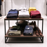 Étagère à vêtements murale avec cadre métallique gris et panneau en bois, plateau à chaussures et tringle de suspension, CE ETL, vente en gros pour boutiques
