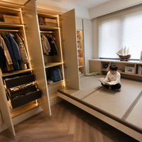 Armoire enfant sur mesure de style italien moderne intégrée à un lit plateforme flottant Tatami pour suite de chambre d'enfant de luxe