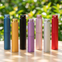 Vente en gros d'accessoires de voyage : Mini atomiseur de parfum rechargeable, flacon échantillon en aluminium à bouchon rotatif, emballage pour huiles essentielles capillaires