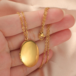 Bán Buôn Thép Không Gỉ Ảnh Mề Đay Đồ Trang Sức Vòng Cổ Trống Hình Bầu Dục Mặt Dây Chuyền Vòng Cổ 18K Mạ Vàng Hợp Thời Trang Vòng Cổ Cho Món Quà Tự Làm - Product Image 2