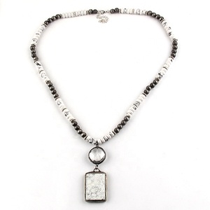 Joyería personalizada de moda, collar de cuentas de perlas de vidrio de cristal, colgante rectangular de piedras preciosas de howlita blanca - Product Image 4