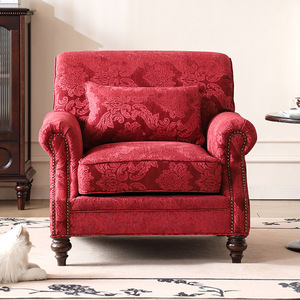 Sillón Individual Estilo Americano, Tapizado en Damasco Rojo, Diseño Acolchado, Silla para Sala de Estar - Product Image 1