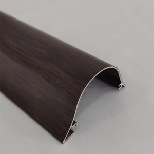 Profilés en aluminium en forme d'arc à grain de bois extrudé: forme et couleur personnalisables pour la décoration architecturale - Product Image 1