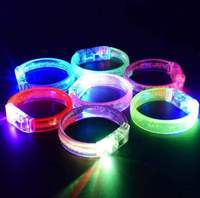 Bracelets LED clignotants pas chers, multicolores, lumineux, pour fête néon