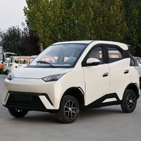 Véhicule de mobilité à quatre roues entièrement fermé, quadricycle électrique avec chauffage, climatisation et groupe motopropulseur hybride essence-électrique