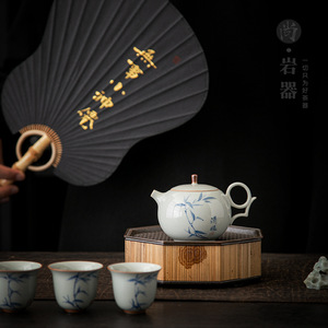 Théière chinoise individuelle, peinte à la main, en porcelaine bleue et blanche avec motif bambou, avec filtre, pour service à thé Kung Fu, ronde avec couvercle, pour usage domestique - Product Image 3