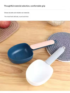 Taza Medidora de Plástico con Mango Largo y Carga Automática para Alimentar Mascotas Pequeñas, Perros, Gatos, Hámsteres, Conejos - Product Image 5