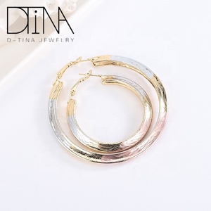 Boucles d'oreilles à clip DTINA, style classique et magnifique, exagérées, à trois tons, à large cercle, sont attrayantes - Product Image 2