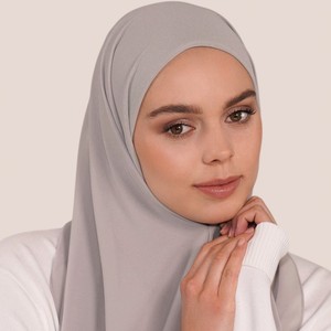 Hijab de gasa transpirable largo y ligero versátil de actualización instantánea aprobado por la moda para un estilo modesto verano apto para viajes - Product Image 1
