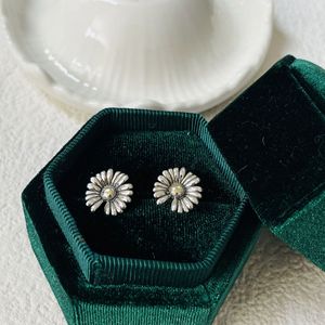 Pendientes de Plata de Ley 925 Yinruitai con Forma de Flor y Engaste de Bisel, para Uso Diario, con Poste de Plata 925 - Product Image 2