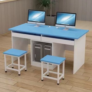 Escritorio escolar con tablero superior de plástico, material duradero, diseño minimalista para uso en el aula o laboratorio informático. - Product Image 1