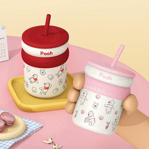 Nuovi Arrivi: Tazza in Porcellana con Cannuccia a Tema <span class=keywords><strong>Winnie</strong></span> <span class=keywords><strong>the</strong></span> <span class=keywords><strong>Pooh</strong></span> per Bambini, Capacità 450ml, Confezione Regalo - Product Image 3