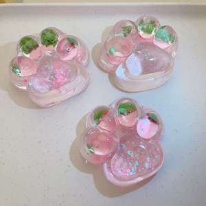 ของเล่นบีบคลายเครียดรูปสตรอว์เบอร์รี่น่ารัก ทำจากซิลิโคน รูปทรงอุ้งเท้าแมว สำหรับเด็กอายุ 5 ถึง 7 ปี - Product Image 5