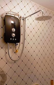 Bomba de refuerzo incorporada Villa grande mini ducha inteligente Baño calentadores de agua instantáneos bomba para entornos de baja presión - Product Image 1