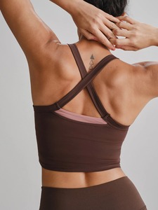 Débardeurs de sport pour femmes durables, respirants, anti-transpiration, extensibles dans quatre directions, avec dos croisé contrastant, pour le yoga et la gym - Product Image 3