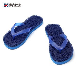 Nouvelles tongs de plage au design tendance, en PVC, unisexe, avec coussinets massants antidérapants, chaussures pour hommes, vente en gros, <span class=keywords><strong>pas</strong></span> <span class=keywords><strong>cher</strong></span>, personnalisables en caoutchouc - Product Image 1