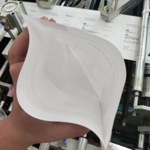 Bolsa <span class=keywords><strong>de</strong></span> Embalaje Personalizada Biodegradable <span class=keywords><strong>de</strong></span> Papel Kraft Compuesto para Ropa Interior, Calzoncillos, Calcetines y Ropa - Product Image 5