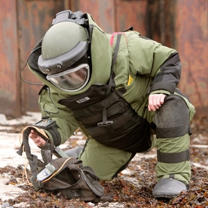 Combinaison tactique industrielle durable Vêtement thermique intégral Tissu ignifuge Équipement utilitaire pour travaux sur le terrain dangereux - Product Image 2