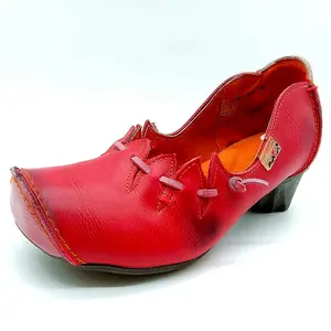 Salto alto irregular vermelho, sapatos de casamento de couro macio com um passo