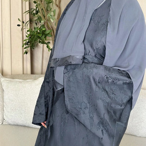 Ensemble Abaya Modeste Droit Coupe Papillon Longueur Ras du Sol, Robe de Prière Culturelle en Viscose Broderie Florale <span class=keywords><strong>Khaleeji</strong></span>, Hijab Assorti Grande Taille - Product Image 3