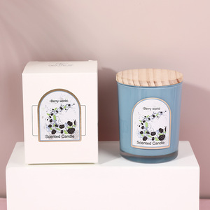 Candele Profumate Artigianali Personalizzate all'Ingrosso, 100% Naturali al Profumo di Rosa, con Coperchi in Legno Moderni e Vetro Colorato in Cera di Soia - Product Image 5