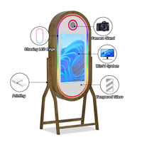 Machine Photobooth Rétro 21,5/32 Pouces avec Écran Tactile, Miroir en Verre à Grain de Bois et Fonction Selfie