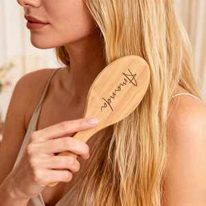 Cepillo de pelo de madera, peine de madera personalizado con cojín de aire y nombre grabado, regalos para propuesta de dama de honor, regalo de agradecimiento de boda - Product Image 2
