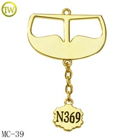 Accessoires de mode pour abayas : Étiquettes métalliques émaillées personnalisées, étiquettes suspendues en métal imperméables avec logo de marque et chaîne pour vêtements