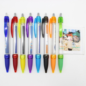 Stylo publicitaire personnalisé avec drapeau déroulant, impression couleur intégrale, papier à l'intérieur, bannière publicitaire rétractable en plastique - Product Image 3