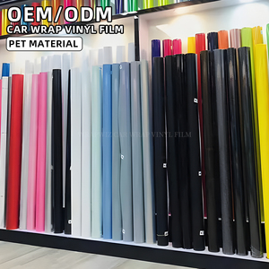 Film d'emballage de voiture PET brillant, mat, multicolore, options, film d'emballage en vinyle pour véhicule durable, résistant à la décoloration - Product Image 1