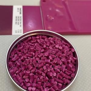 Masterbatch di colore ad alta concentrazione e facilmente disperdibile a base di pigmento rosa PANTONE 241C con aggiunta 2% - Product Image 5