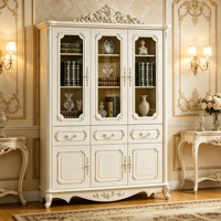 Bibliothèque sculptée européenne blanche, vitrine avec portes vitrées, étagère vintage de rangement pour salon, villa, maison, vente en gros