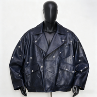 Maßgefertigte Neue Kollektion Bestickte Strass-Herren-Luxus-Kunstleder-Bomberjacke Meteorit-Textur Gesteppte Motorradjacke