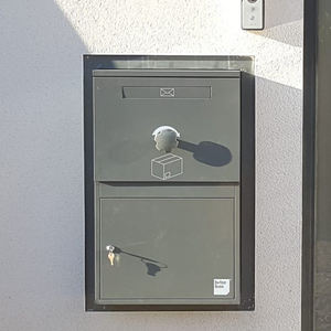 Boîte de dépôt de colis antivol murale en feuille galvanisée durable pour clôture - Product Image 4