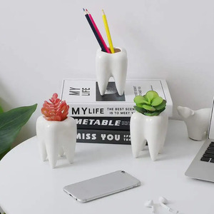 Venta al por mayor forma <span class=keywords><strong>de</strong></span> <span class=keywords><strong>diente</strong></span> <span class=keywords><strong>maceta</strong></span> <span class=keywords><strong>de</strong></span> cerámica Dest organizador decoración popular <span class=keywords><strong>maceta</strong></span> - Product Image 3