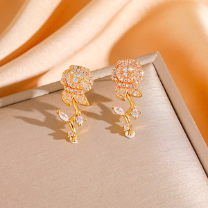 Regalo de San Valentín para tu novia: nuevos pendientes de rosas inspirados en el jardín de Monet y un conjunto de collar de camelias etéreas - Product Image 4