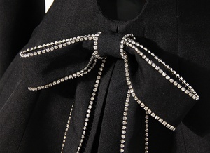 2026 Modische Bestseller Rückenfreie Elegante Schwarze Anzüge mit Schleife und Strass-Verzierung für Damen - Product Image 5