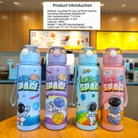 Bouteille d'eau en plastique unisexe de 700 ml avec paille, motif astronaute de dessin animé, pour enfants, idéale pour l'école, la maison et le camping, avec couvercle et corde.