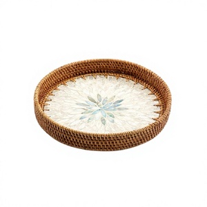 Plateau de service en rotin et nacre, design fabuleux, forme ronde, plateau à chocolats au prix le plus bas - Product Image 1