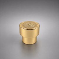 Tapa de perfume de lujo en aleación de zinc dorado pulido, cilíndrica de dos niveles con relieve en la parte superior, cubierta para botella con logotipo personalizado para botella de perfume.
